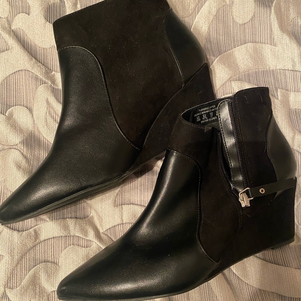 NWOT Black leather boots